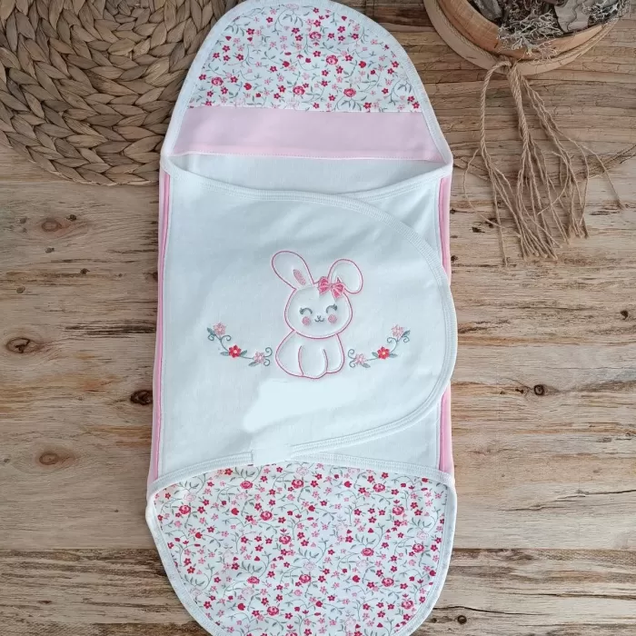 Yenidoğan İlkbaharın Tavşanı Nakışlı Çıt Çıt Kapamalı Bebek Kundak Ekru
