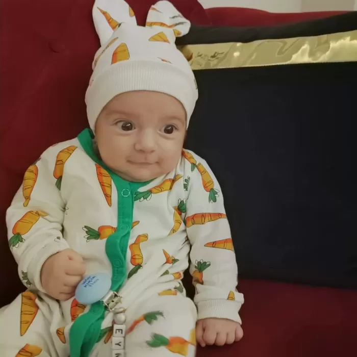 Kulaklı Şapkalı Havuç Baskılı Boydan Çıtçıtlı Uzun Kollu Kız Erkek Bebek Tulumu Beyaz
