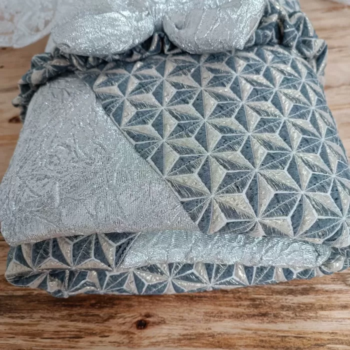 Yenidoğan Ultralüks Piramit Desenli Güpürlü Bebek Battaniyesi Kundak