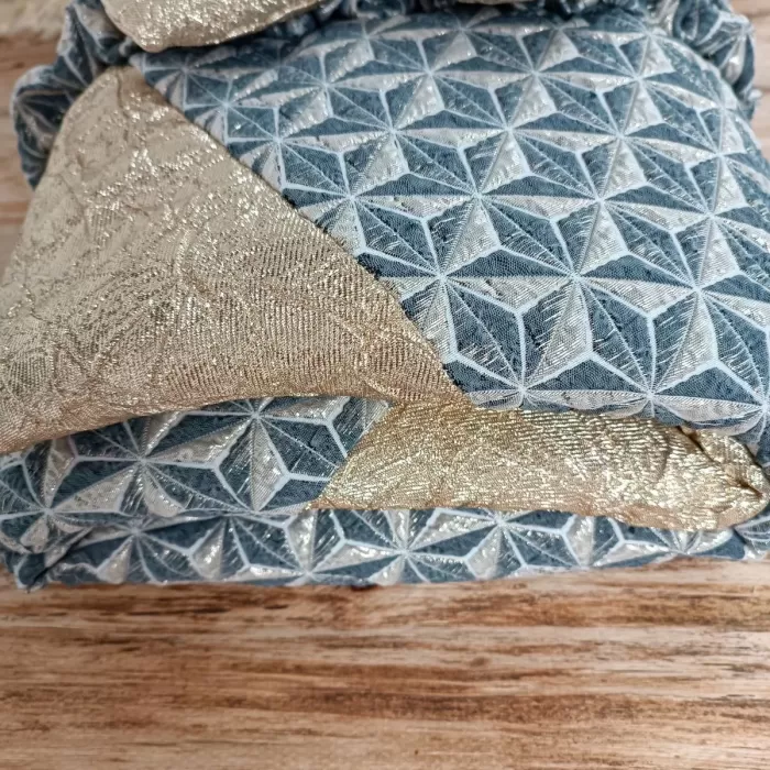 Yenidoğan Ultralüks Piramit Desenli Güpürlü Bebek Battaniyesi Kundak