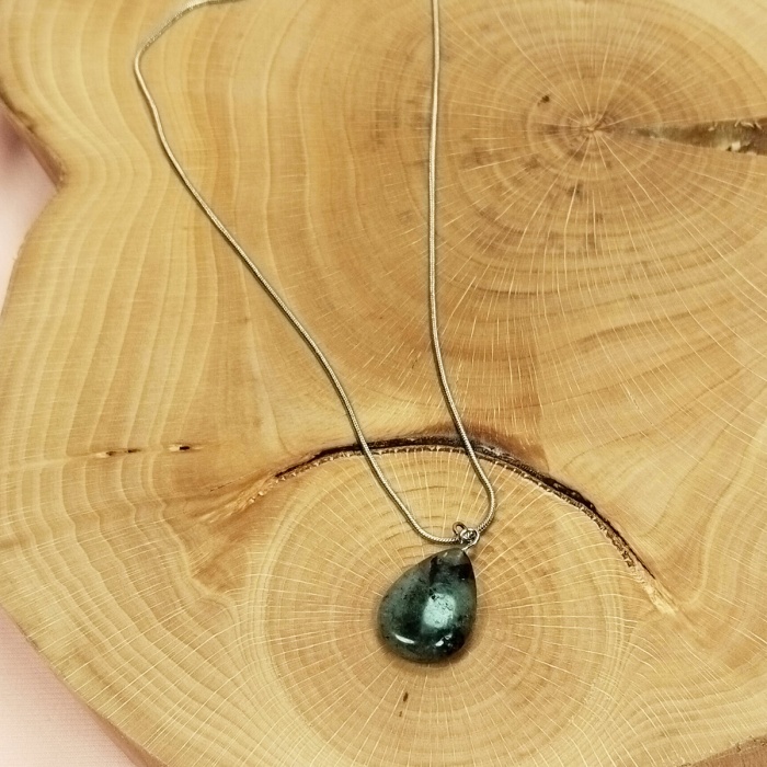 Labradorit Doğal Taşı Zincirli El Yapımı Kolye Uç: 2 cm Zincir: 20 cm Kutulu