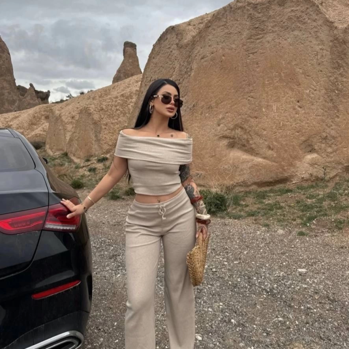 Madonna yaka bol paça pantolonlu takım