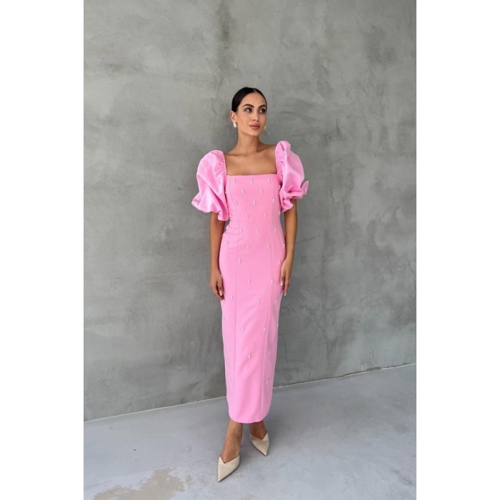Pembe İşlemeli Kolu Garnili Elbise