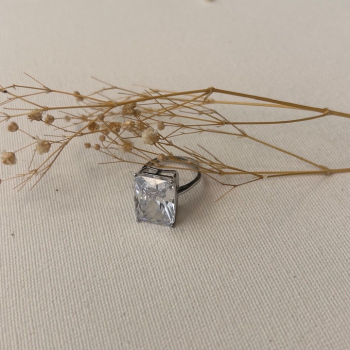 Zirkon yüzük
