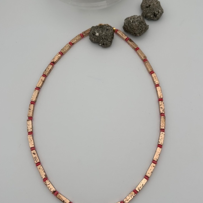 Gold lav taşı mercan kolye