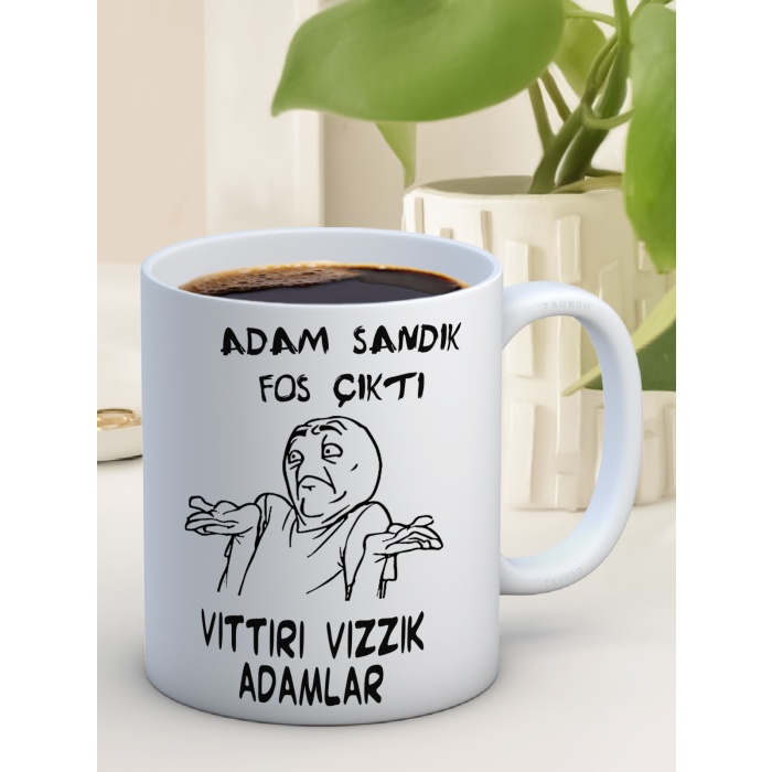 Baskılı Kupa Bardak Seramik Mug - Adam Sandık Fos Çıktı Vıttırı Vızzık Adamlar