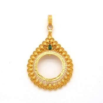 Yarım Altın Çerçeveli Kolye Ucu Altın Kaplama İşlemeli TGR-633