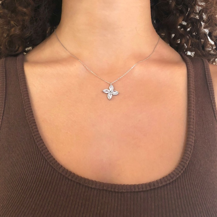Zirkon Taşlı Çiçek Şekilli Gümüş Kolye GK-336