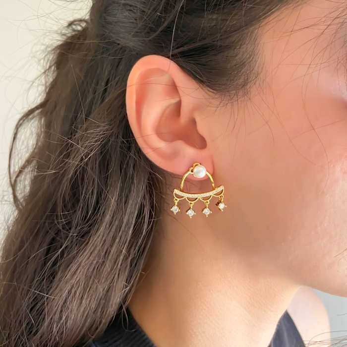 Çelik Sallatılı Küpe Zirkon Taşlı Altın Kaplama Kulak Altı Model UNK-773