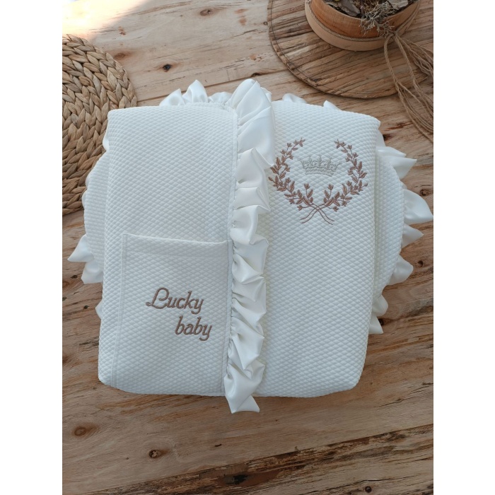 Yenidoğan Ultralüks Fermuarlı ve Cepli Lucky Baby Nakışlı Bebek Battaniyesi Kundak