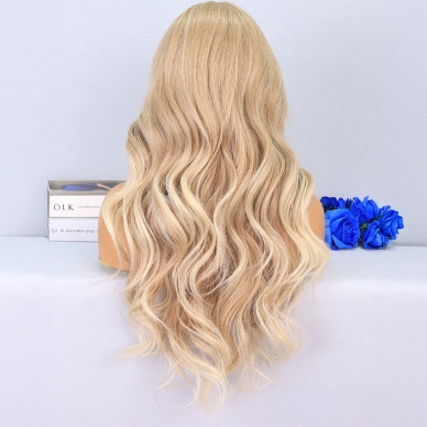 Platin Balköpüğü Röfleli Uzun Dalgalı Tül Peruk