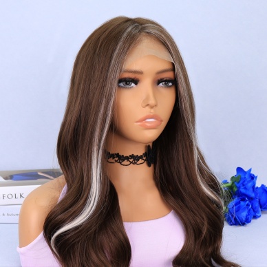 Kumral Önlerde Platin Işıltılı Dalgalı Tül Peruk