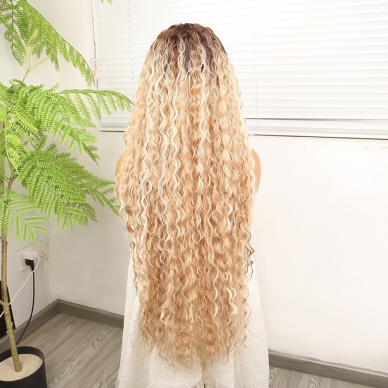 Afro Dalga Rus Kumralı Balköpüğü Ombreli Platin Işıltılı Fiber Sentetik Tül Peruk