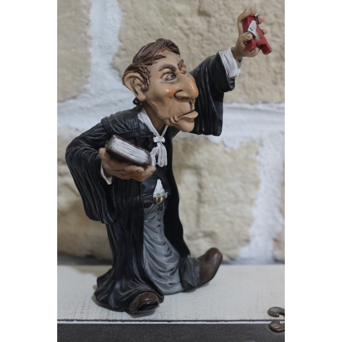 Cübbeli Erkek Avukat Figürlü Dekoratif Biblo 18cm