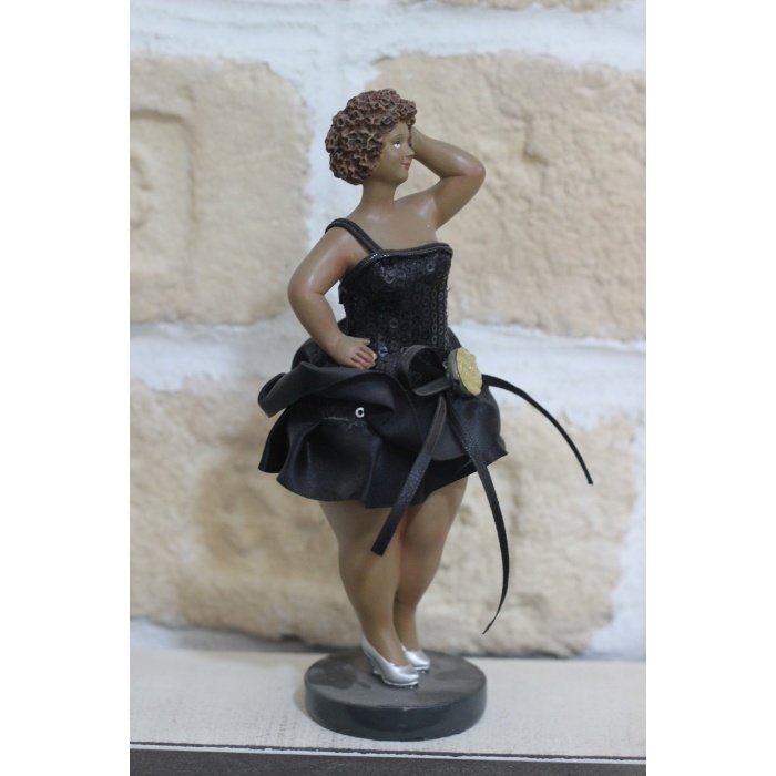 Siyah Elbiseli Kadın Biblo Figür 19,5cm