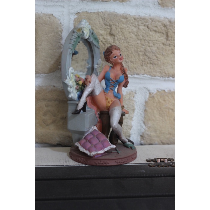 Aynalı Kadın Figürlü Biblo Dekoratif 19,5cm