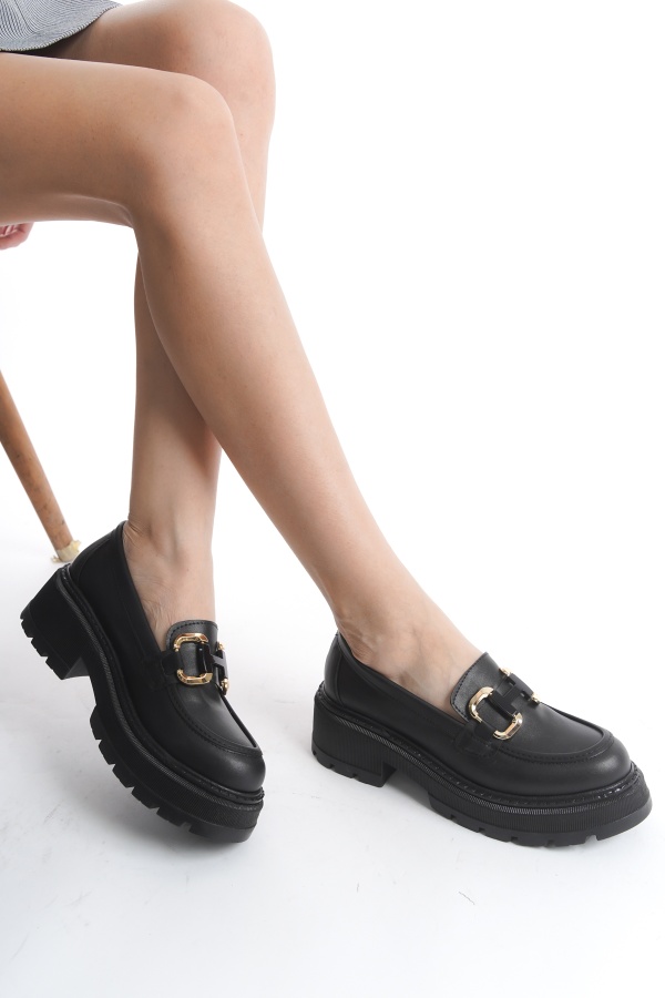 Barbara siyah cilt altın toka kadın loafer ayakkabı