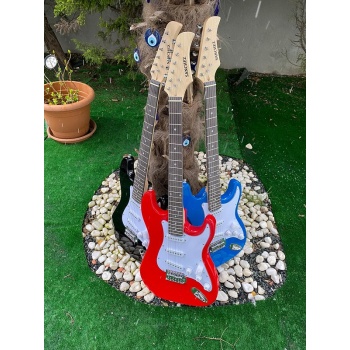 Vesta ST309-01-BK Elektro Gitar - Siyah (Eğitim - SSS Strat) | 3 Single Manyetik, 22 Perde, Ihlamur Gövde, Akçaağaç Sap ve Gül Ağacı Klavye | Ölçü: 4/4 Tam Boy (648 mm Skala Uzunluğu)