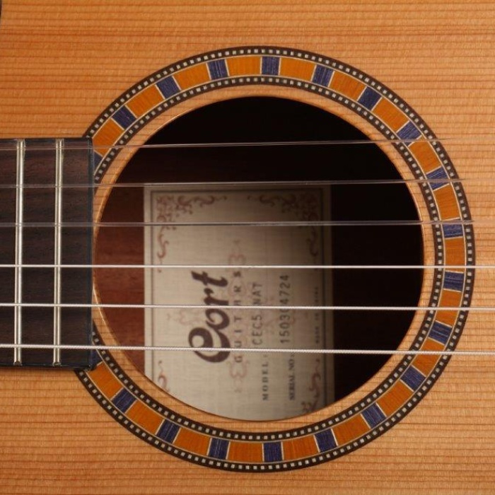 Cort CEC5 Elektro Klasik Gitar - Natürel (Orta/Profesyonel Seviye) | İnce Kasa (Slim Body), Masif Sedir Kapak ve Fishman Isys Plus EQ Sistemi