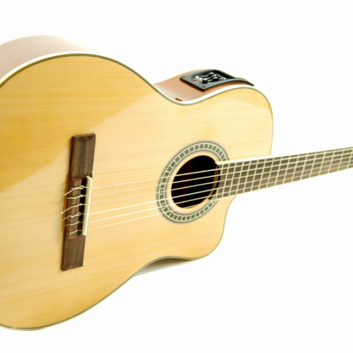 Segovia SGC250EQ Klasik Gitar (Ekolayzırlı) | Dahili Preamp Sistemi, Sahne ve Kayıt Uyumu, Ton Kontrol İmkanı