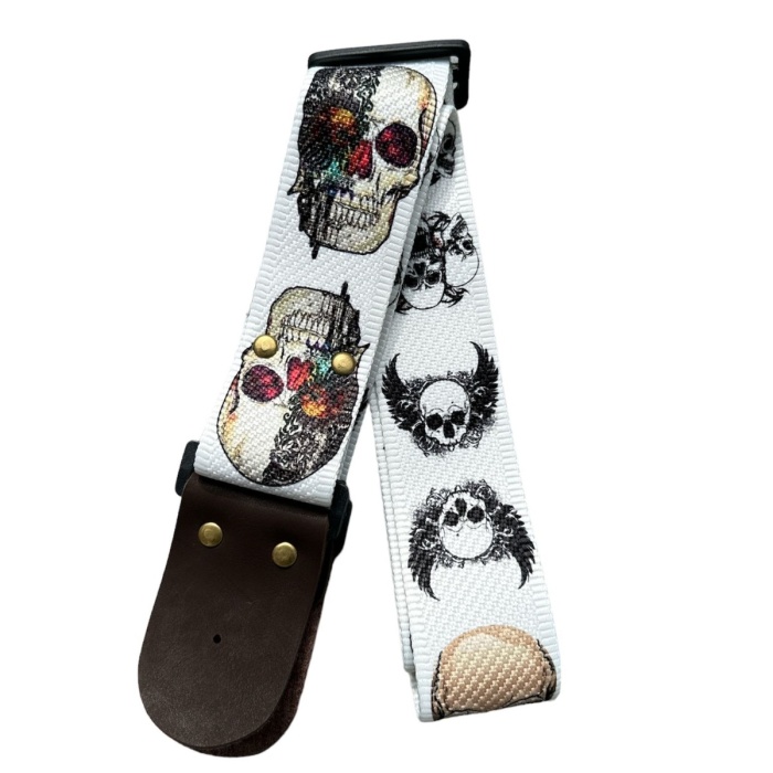 Lilya A-050WS Gitar Askısı - Kurukafa Desenli (Tasarım Seri - Rock Stil) | Beyaz Zemin Üzerine Siyah Kurukafa Baskısı, Geniş ve Rahat Omuz Yapısı, Dayanıklı Bağlantı Klipsleri | Uyum: Standart Askı Pimlerine Sahip Tüm Gitarlar