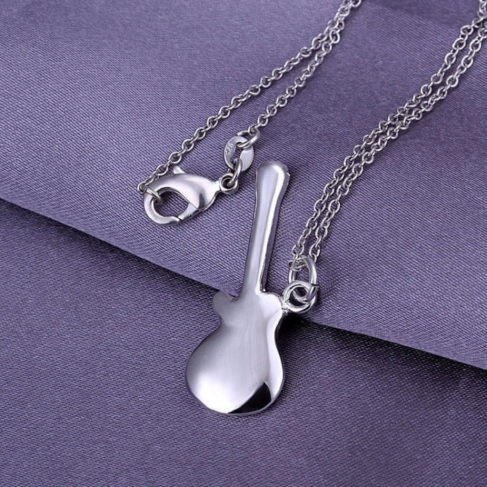 Manuel Raymond GKU Gümüş Gitar Kolye Ucu | Müzisyenler İçin Şık Aksesuar