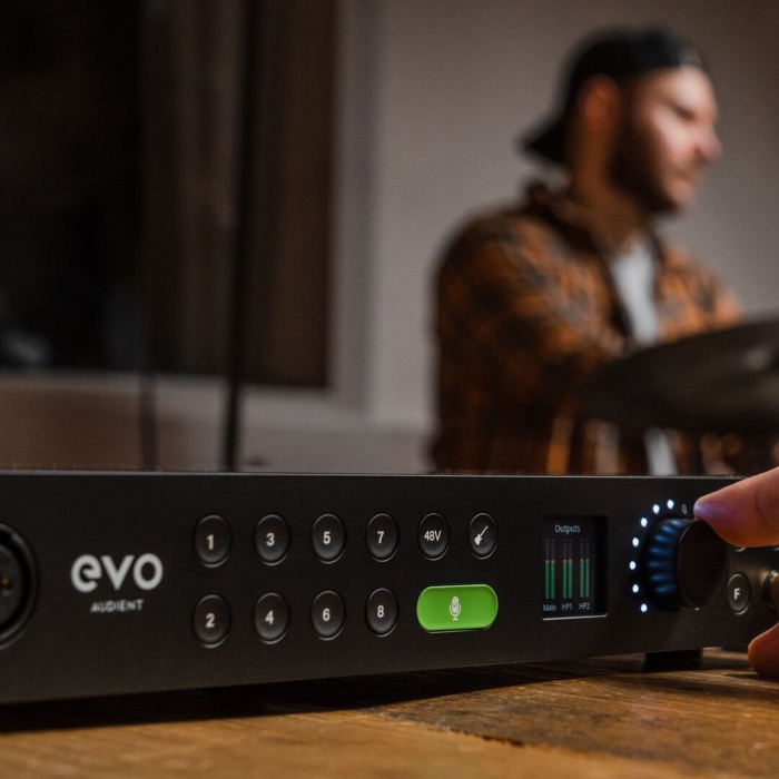 Audient 04 0013 EVO 16 Akıllı USB Ses Kartı (Profesyonel - Çok Kanallı Davul Kaydı) | 24-In / 24-Out, 8 Adet EVO Preamp, Motion UI Renkli Bilgi Ekranı | Ölçüler: 355 x 255 x 53 mm