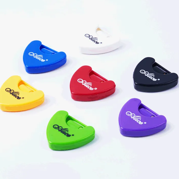 Alice A010A-G Gitar Pena Tutucu - Üçgen Yapışkanlı (Aksesuar - Pratik Seri) | Gitara Zarar Vermeyen Yapışkan Arka Yüzey, Penalar İçin Hızlı Erişim | Uyum: Tüm Gitar ve Bas Gövdeleriyle Uyumlu