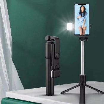 Kendiliğinden Led Işıklı Kumandalı Uzayabilen Selfie Çubuğu,masa Üstü Tripod ( Lisinya )