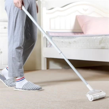 Pratik Temizlik İçin Yapışkanlı Tüy Rulosu 24 Cm Teleskopik Uzayabilen Saplı 2 Yedekli ( Lisinya )