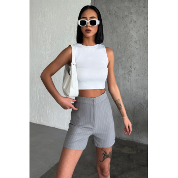 Zarif ve Şıklığı Bir Arada Sunan Yüksek Bel Krep Esnek Çimalı Çizgili Şort Gri ( Lisinya )