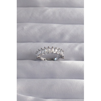 Pirinç Ayarlamalı Gümüş Renk Baget Taşlı Su Yolu Yüzük - Lisinya