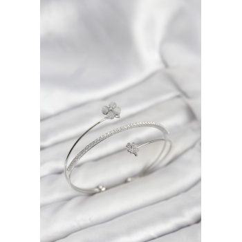 Yonca Çiçek Model Pirinç Gümüş Renk Kadın Bileklik - Lisinya