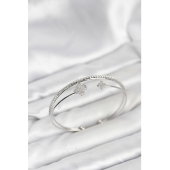 Yonca Model Pirinç Gümüş Renk Kadın Bileklik - Lisinya