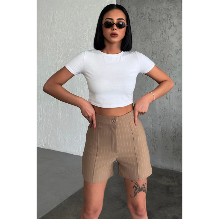 Zarif ve Şıklığı Bir Arada Sunan Yüksek Bel Krep Esnek Çimalı Çizgili Şort Bej ( Lisinya )