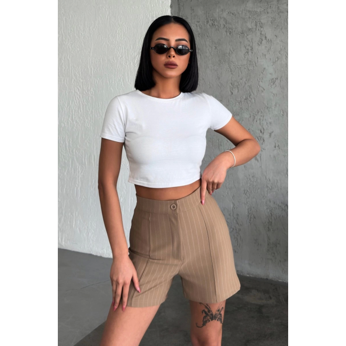 Zarif ve Şıklığı Bir Arada Sunan Yüksek Bel Krep Esnek Çimalı Çizgili Şort Bej ( Lisinya )