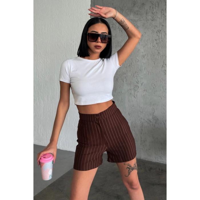 Zarif ve Şıklığı Bir Arada Sunan Yüksek Bel Krep Esnek Çimalı Çizgili Şort Kahverengi ( Lisinya )