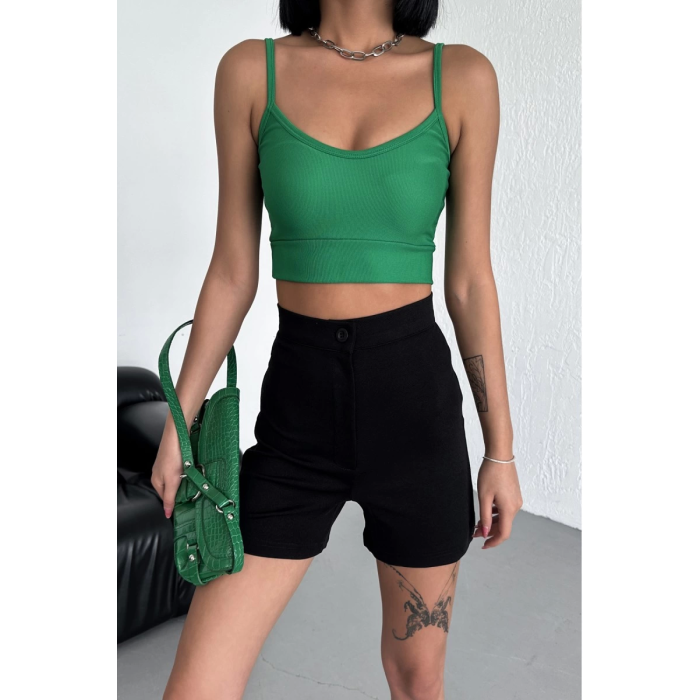 Tarz ve Rahatlığı Bir Arada Sunan Yüksek Bel Esnek Likralı Krep Şort Siyah ( Lisinya )