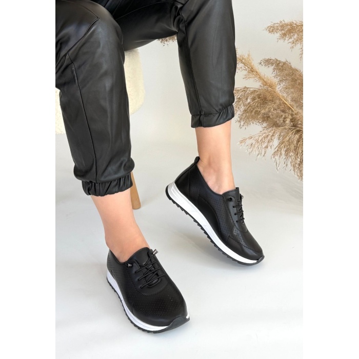 Tone Siyah Cilt Bağcıklı Spor Ayakkabı - Lisinya