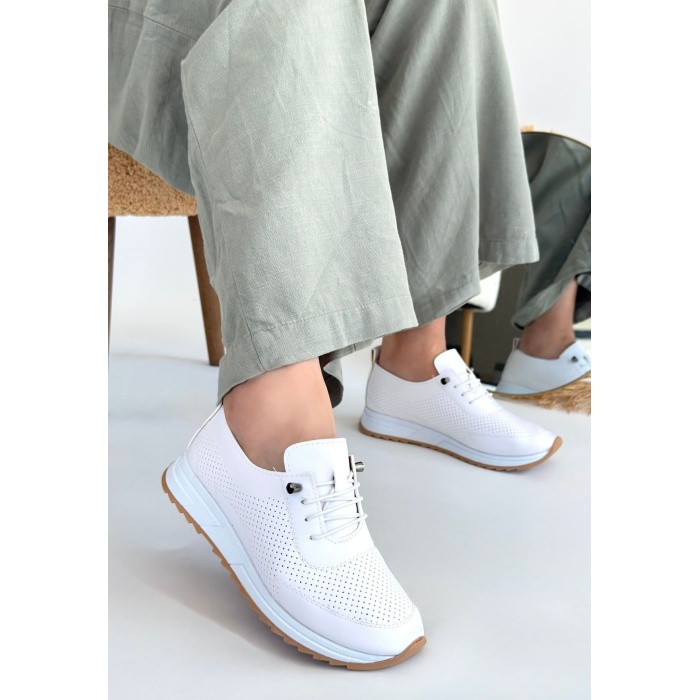 Tone Beyaz Cilt Bağcıklı Spor Ayakkabı - Lisinya