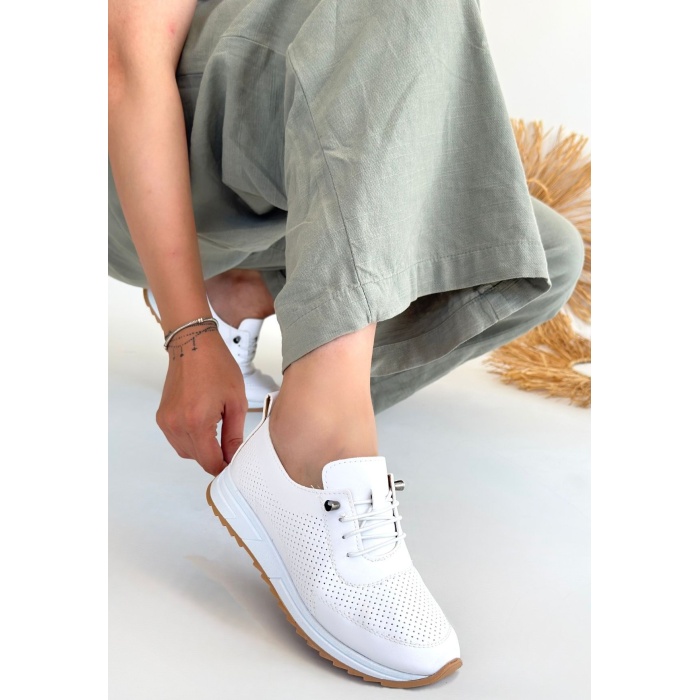 Tone Beyaz Cilt Bağcıklı Spor Ayakkabı - Lisinya