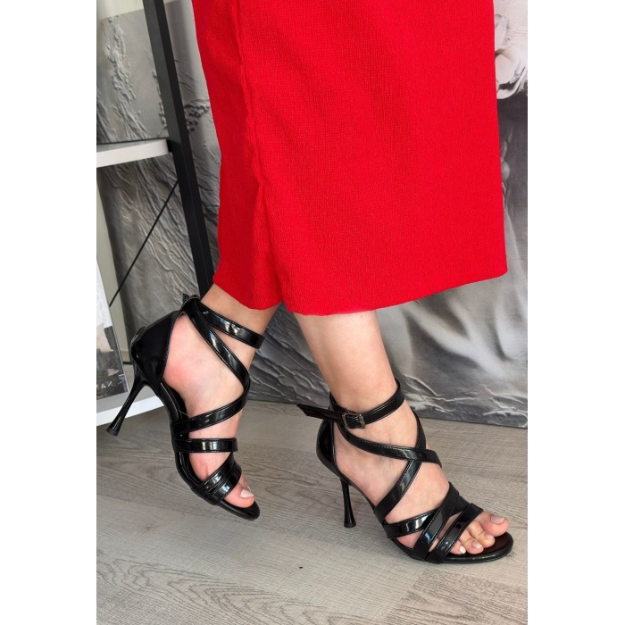 Mariya Siyah Rugan Topuklu Ayakkabı - Lisinya