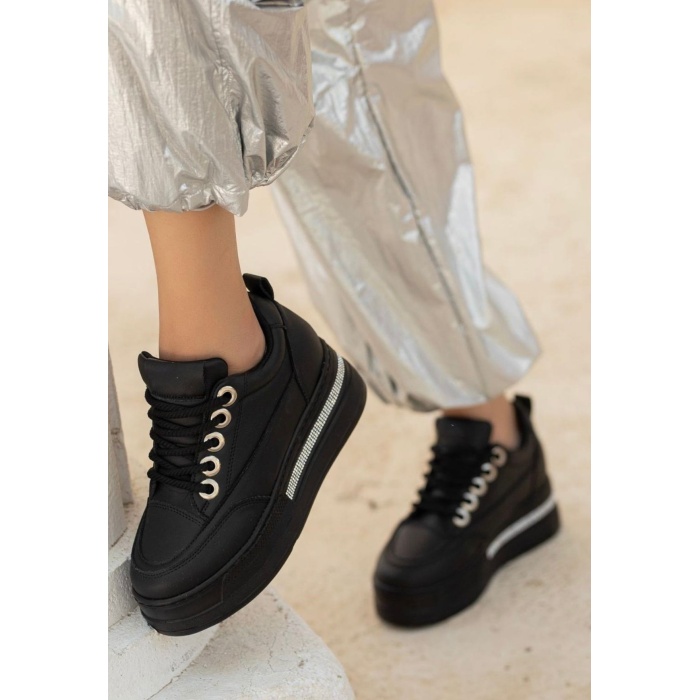 Lulu Siyah Cilt Bağcıklı Spor Ayakkabı - Lisinya