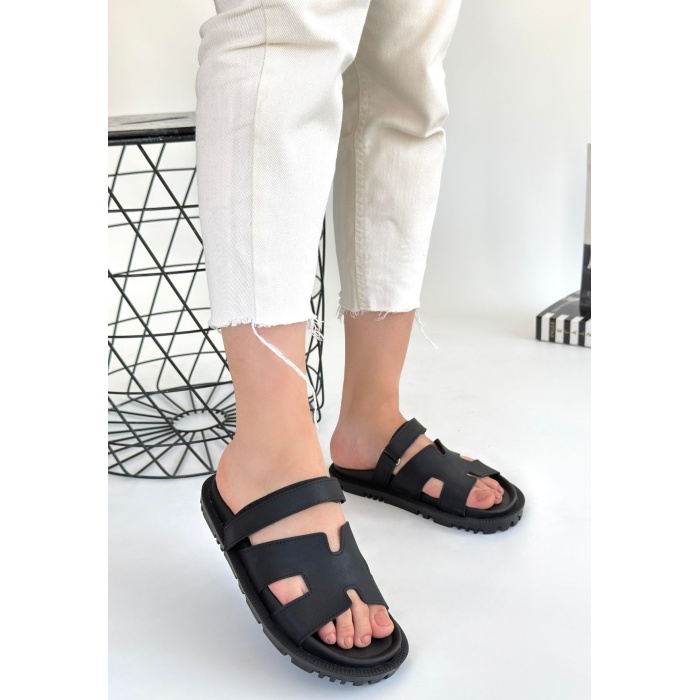 Kooni Siyah Nubuk Terlik - Lisinya