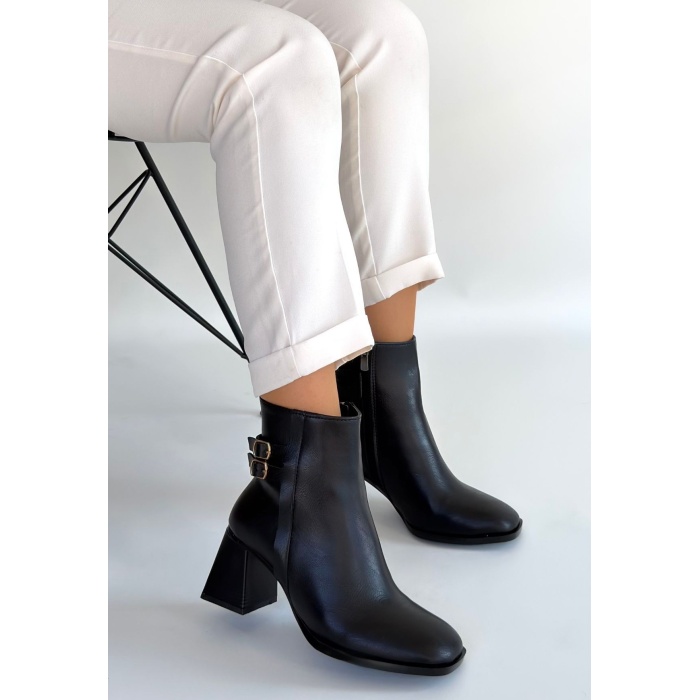 Kanda Siyah Cilt Topuklu Bot - Lisinya