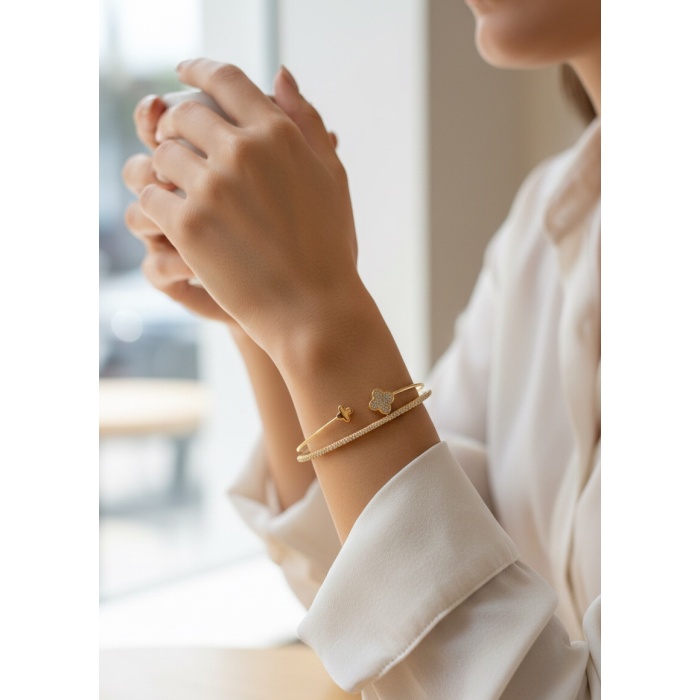 Yonca Model Pirinç Gold Renk Kadın Bileklik - Lisinya