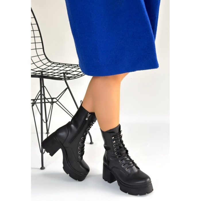 Jones Siyah Cilt Bağcıklı Topuklu Bot - Lisinya