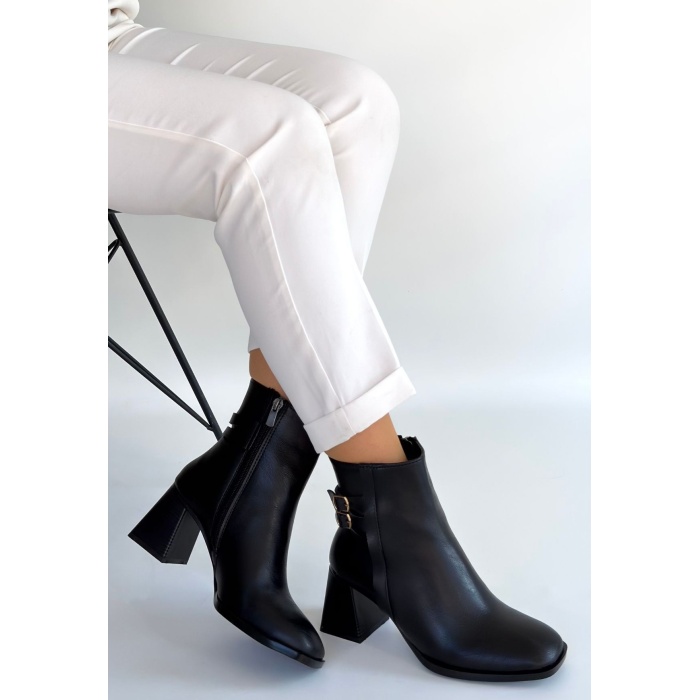 Kanda Siyah Cilt Topuklu Bot - Lisinya