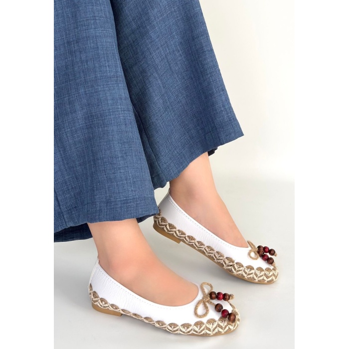 Ilwe Beyaz Cilt Babet Ayakkabı - Lisinya