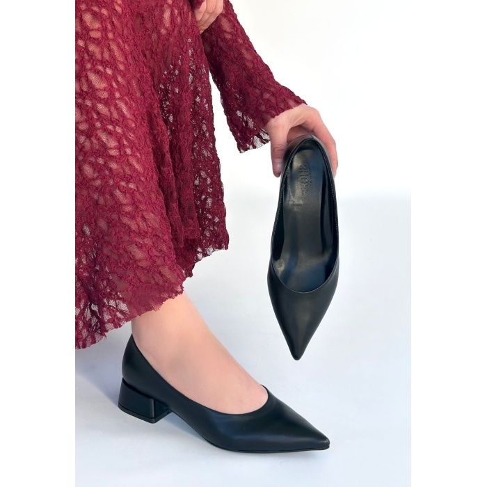 Ferla Siyah Cilt Topuklu Ayakkabı - Lisinya